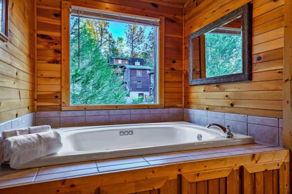 Stunning Mountain Cabin W Hot Tub Gatlinburg Exteriér fotografie